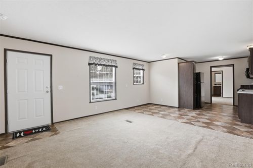 807 Swan St, Rochester Hills, MI, 48309-3456 | Card Image