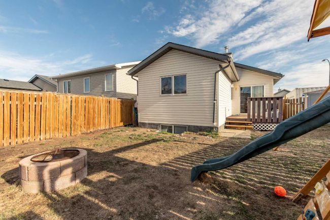 215 Heritage Court W, Home with 4 bedrooms, 2 bathrooms and 2 parking in Lethbridge AB | Image 38