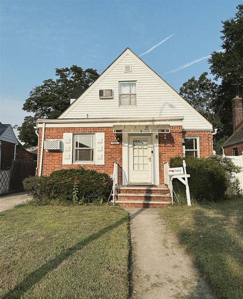 7615 172nd St, Fresh Meadows, NY, 11366-1408 | Card Image
