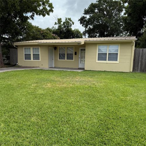 1007 S 3rd St, La Porte, TX, 77571-5025 | Card Image