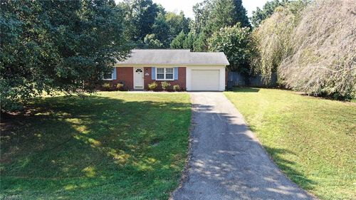 1804 Ramsey Rd, Kernersville, NC, 27284-4318 | Card Image
