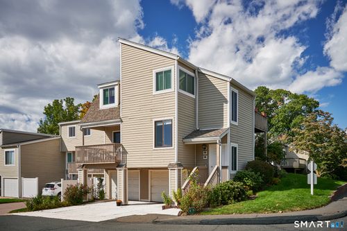 387-387 Walden Green Rd, Branford, CT, 06405-5855 | Card Image