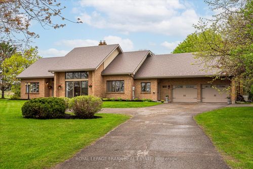 744 Lily Lake Rd, Selwyn, ON, K9J6X4 | Card Image