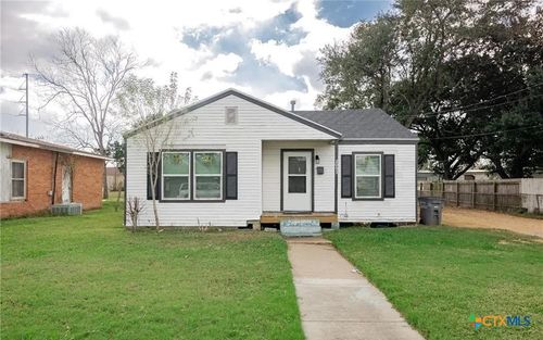 front-2003 Woodlawn Street, Victoria, TX, 77901 | Card Image