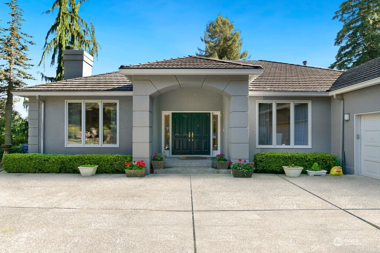 Mercer Way, Mercer Island, WA 98040