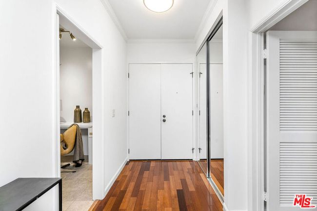 204 - 1830 Westholme Ave, Condo with 2 bedrooms, 3 bathrooms and 2 parking in LOS ANGELES CA | Image 11