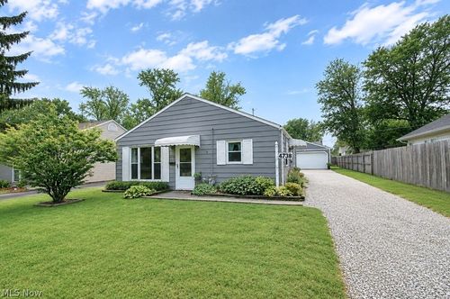 4738 Belle Meadow Rd, Mentor, OH, 44060-1117 | Card Image