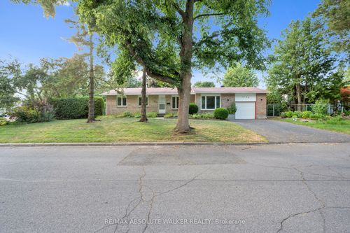 1439 Metz Cres, Ottawa, ON, K1K3Z9 | Card Image