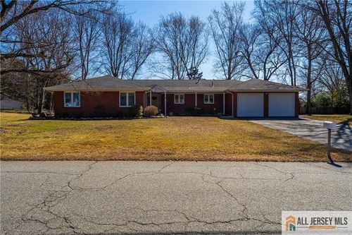 7 Madaline Dr, Edison, NJ, 08820-1128 | Card Image