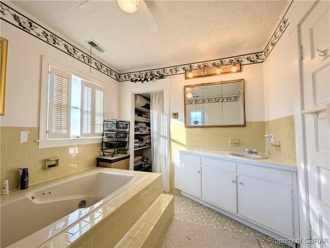 Full 2nd level Bathroom | Image 31