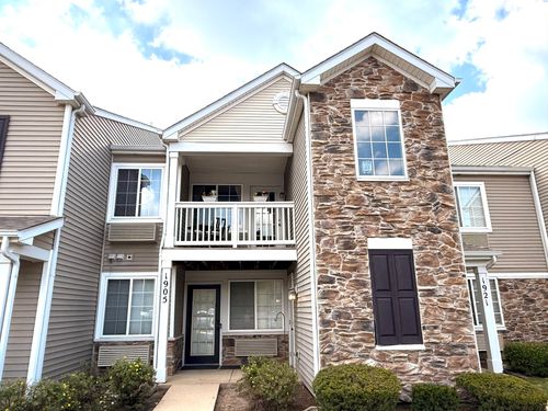 0-1905 Silverstone Dr, Carpentersville, IL, 60110-1195 | Card Image