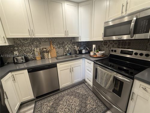 c207-7823 Miller Dr, Miami, FL, 33155-4355 | Card Image