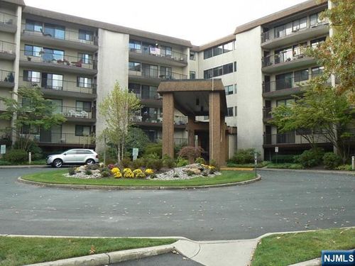 521 Piermont Ave, River Vale, NJ, 07675-5707 | Card Image