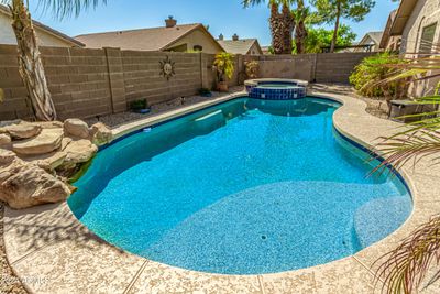 6413 W Wahalla Lane, House other with 3 bedrooms, 2 bathrooms and null parking in Glendale AZ | Image 2