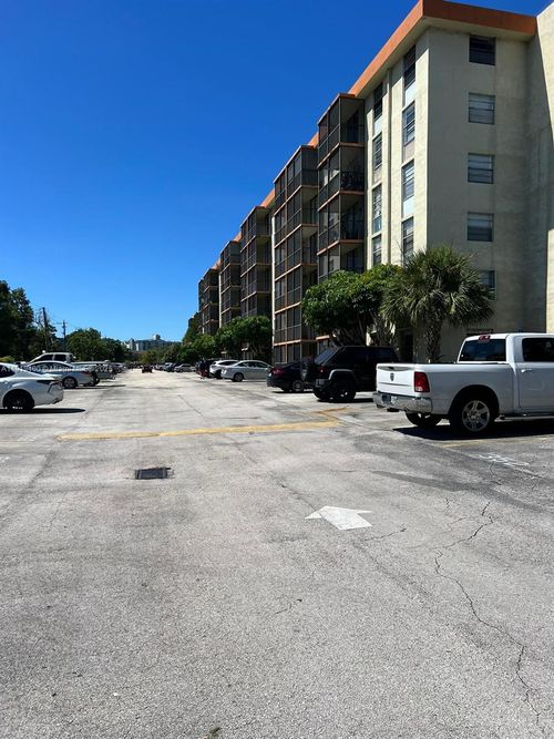 631-16950 W Dixie Hwy, North Miami Beach, FL, 33160-3777 | Card Image