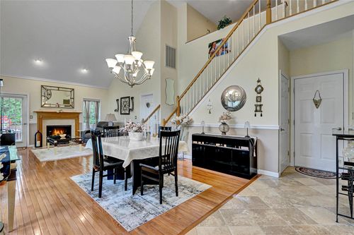 7 Halley Ln, Miller Place, NY, 11764-2456 | Card Image