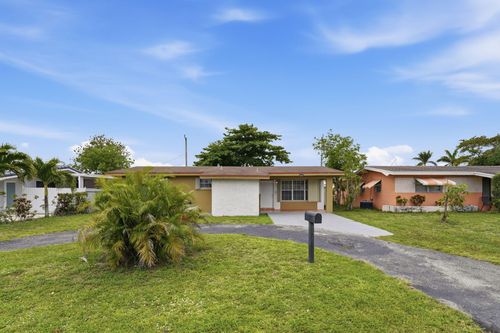 2712 Alcazar Dr, Miramar, FL, 33023-4718 | Card Image