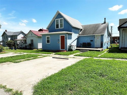 124 W 3rd Ave, Garnett, KS, 66032-1302 | Card Image