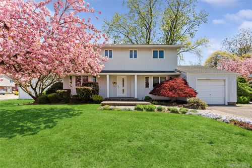 49 Saratoga Dr, Jericho, NY, 11753-1449 | Card Image