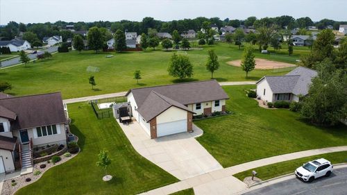 830 Violet Ln, Oregon, WI, 53575-3320 | Card Image