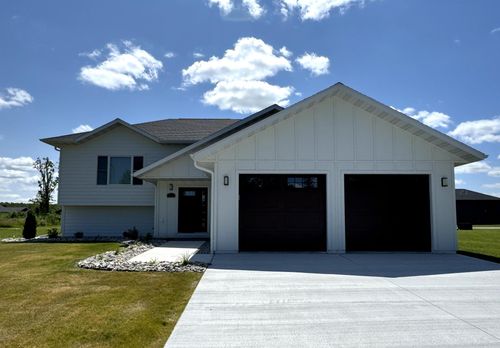 516 Washington St Se, Warroad, MN, 56763-2611 | Card Image