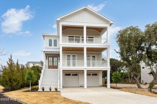 100 Peregrine St, Surf City, NC, 28445-1232 | Card Image