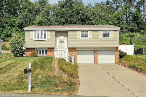 1088 Fiddleback Dr, Mc Kees Rocks, PA, 15136-1570 | Card Image