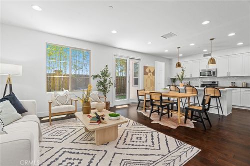 5246 Pacific Ter, Hawthorne, CA, 90250-0945 | Card Image