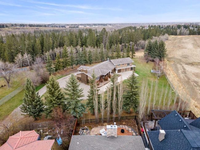 1008 Shawnee Dr Sw, House other with 3 bedrooms, 4 bathrooms and 6 parking in Calgary AB | Image 4