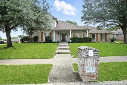 901 Bluebird Ct, Burleson, TX, 76028-4947 | Card Image