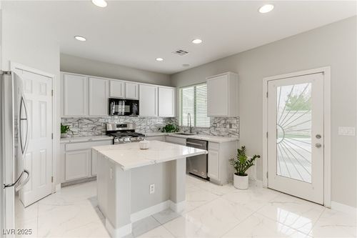 5614 Midnight Breeze St, North Las Vegas, NV, 89081-3015 | Card Image