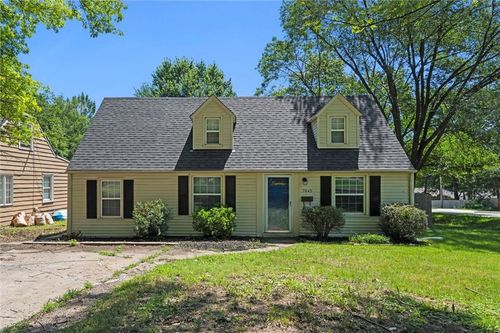 7845 Madison Ave, Kansas City, MO, 64114-1771 | Card Image