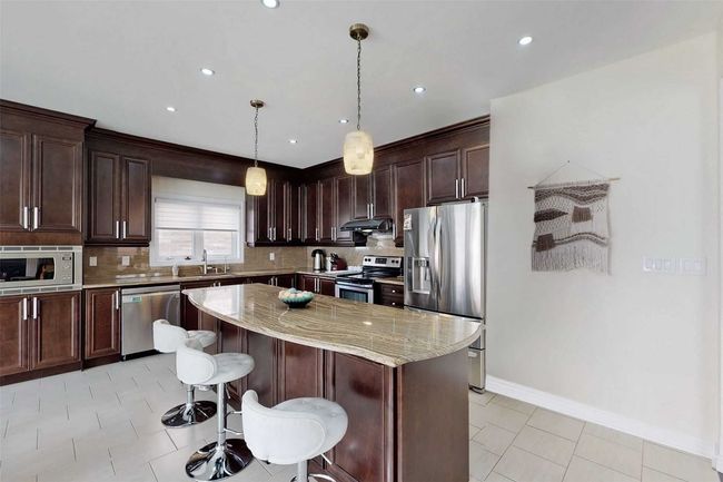 10 Gosling St, House other with 4 bedrooms, 5 bathrooms and 7 parking in Brampton ON | Image 12
