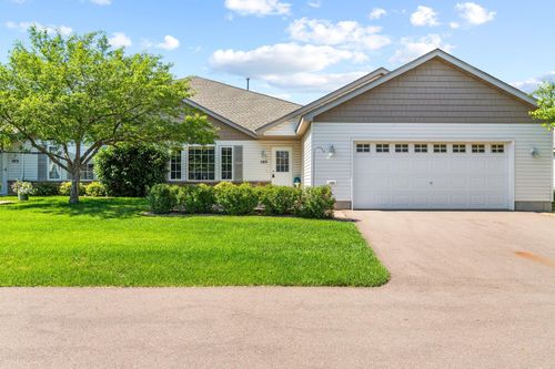 105 Bridgewater Trl, Hudson, WI, 54016-7781 | Card Image