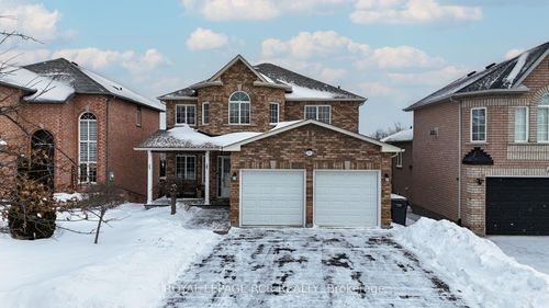 82 Coolspring Cres, Bolton, ON, L7E2J5 | Card Image