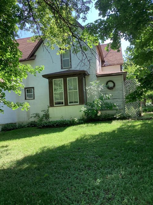 521 9th Ave W, Alexandria, MN, 56308-2201 | Card Image
