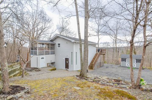 108 Sterling Cir, Bushkill, PA, 18324-8709 | Card Image