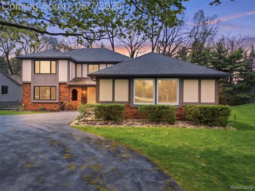 5800 Naneva Ct, West Bloomfield, MI, 48322-2516 | Card Image