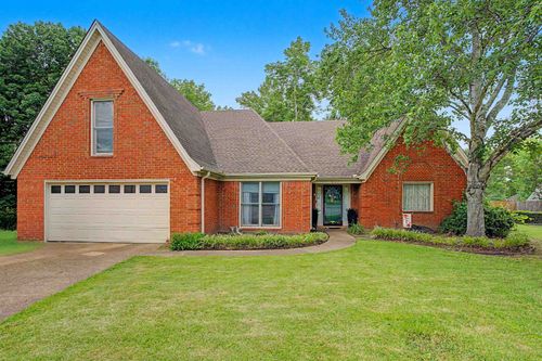 8762 Bredbury Cv W, Cordova, TN, 38016-6499 | Card Image