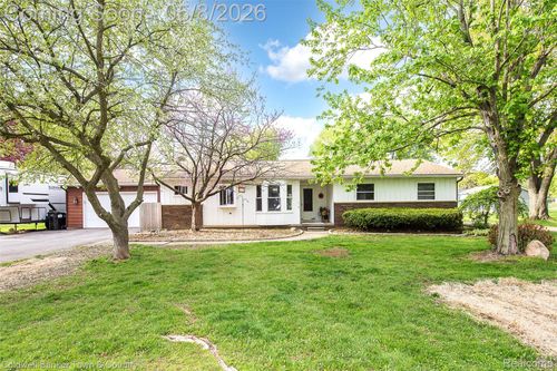 222 Bain Dr, Howell, MI, 48855-9393 | Card Image
