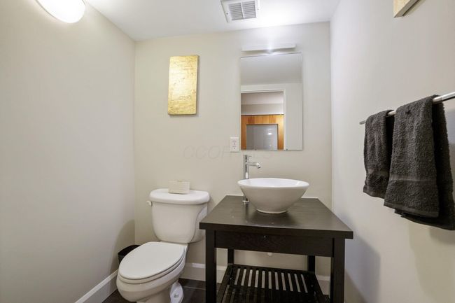 Second bath off hallway of second bedroom on Left wing of unit | Image 25
