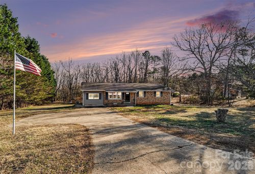 526 Wilson Dr, Lawndale, NC, 28090-9106 | Card Image