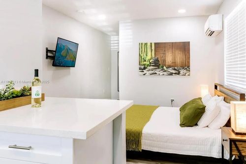 2-1647 Nw 29th Ave, Miami, FL, 33125-2033 | Card Image