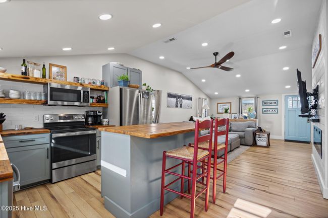 333 Fourth Ave S, House other with 2 bedrooms, 2 bathrooms and null parking in Kure Beach NC | Image 12