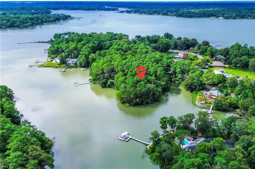 1850 Woodside Ln, Virginia Beach, VA, 23454-1016 | Card Image