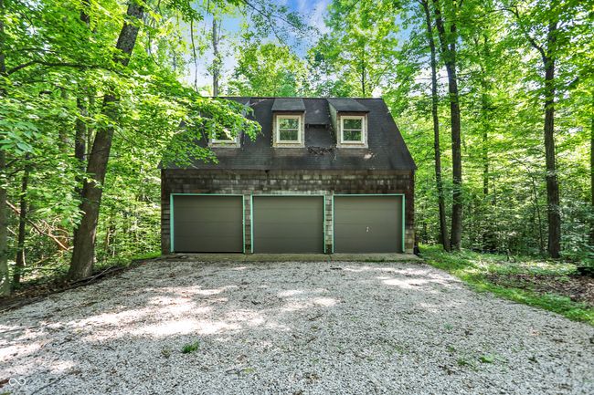 Three-car garage | Image 12