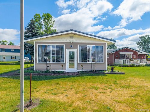 1656 S Riverside Dr, Au Gres, MI, 48703-9703 | Card Image