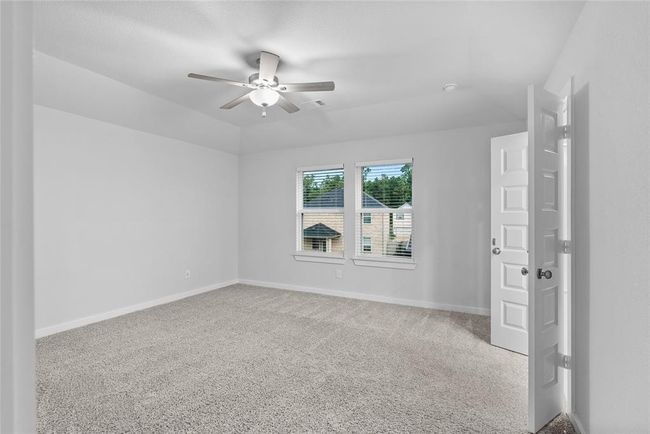 Large primary bedroom | Image 13