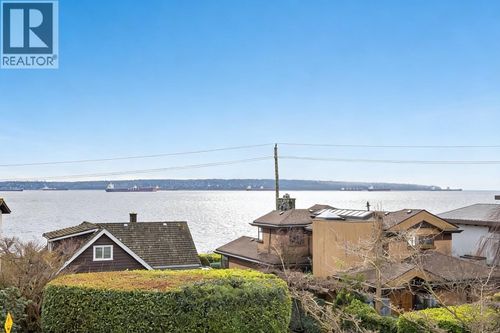 2333 Bellevue Avenue, West Vancouver, BC, V7V1C9 | Card Image