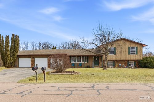 1238 Lakewood Dr, Somonauk, IL, 60552-9643 | Card Image